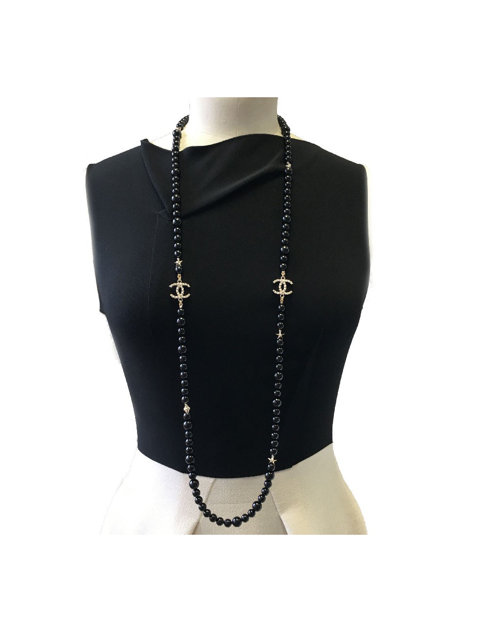 CHANEL Long necklace in black pearls, golden CC and stars