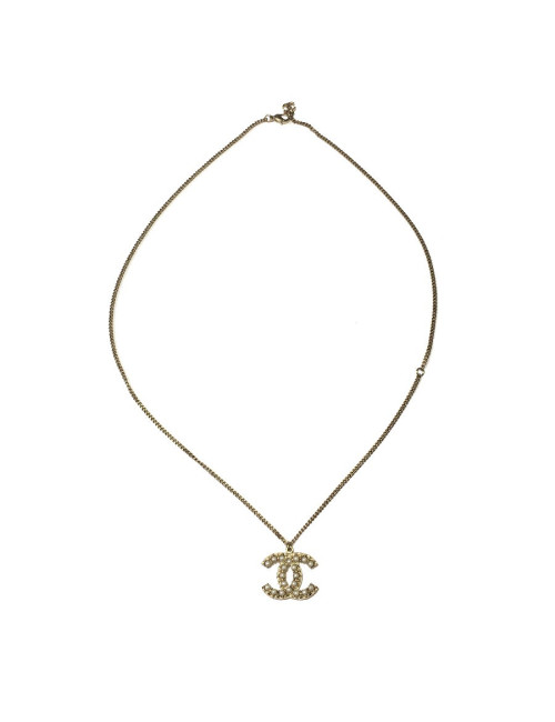 Collier CHANEL CC en métal doré serti de perles nacrées