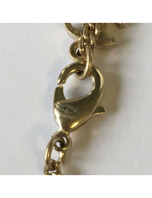 Collier CHANEL CC en métal doré serti de perles nacrées