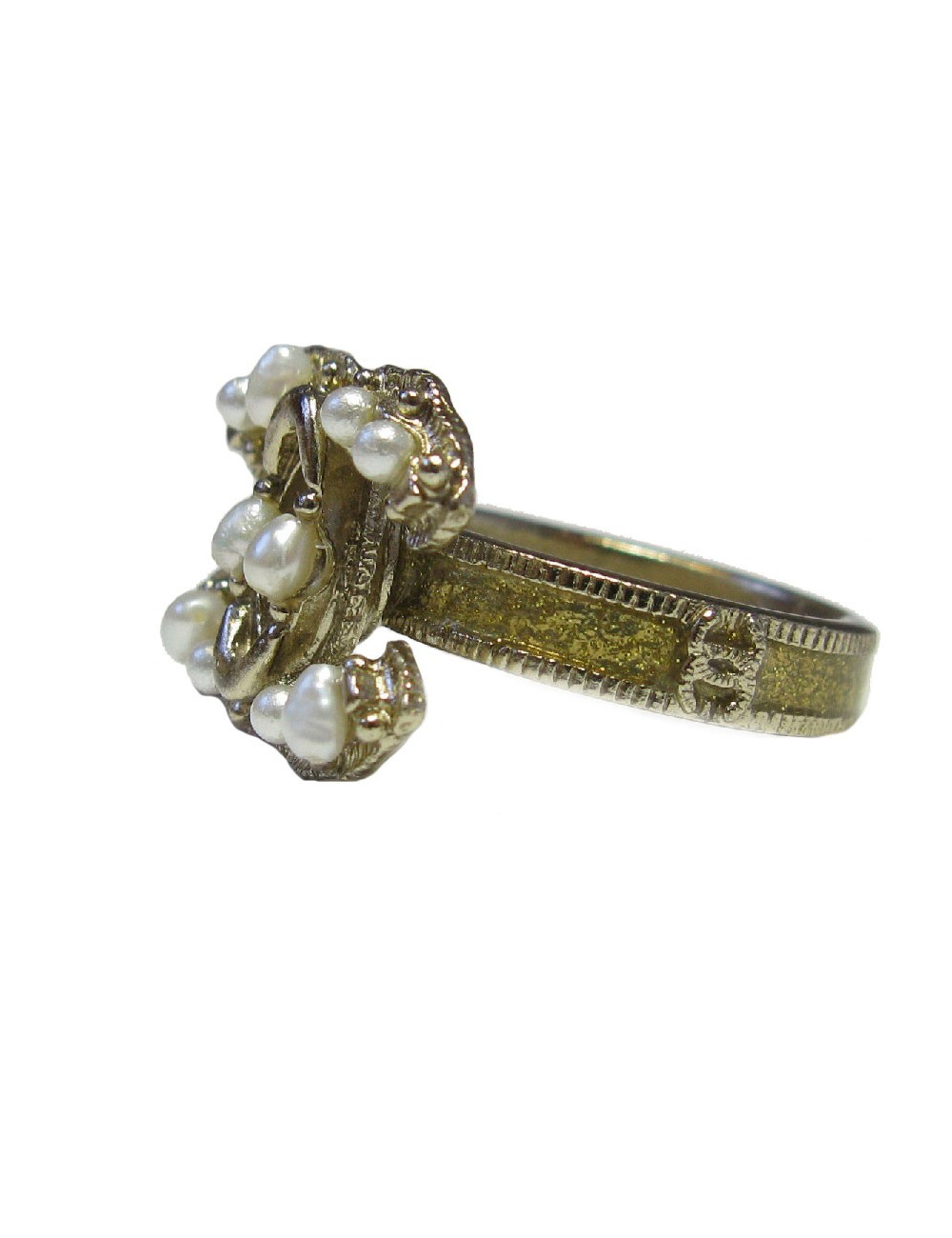 Bague CHANEL CC T53 en métal doré, perles et résine pailletée
