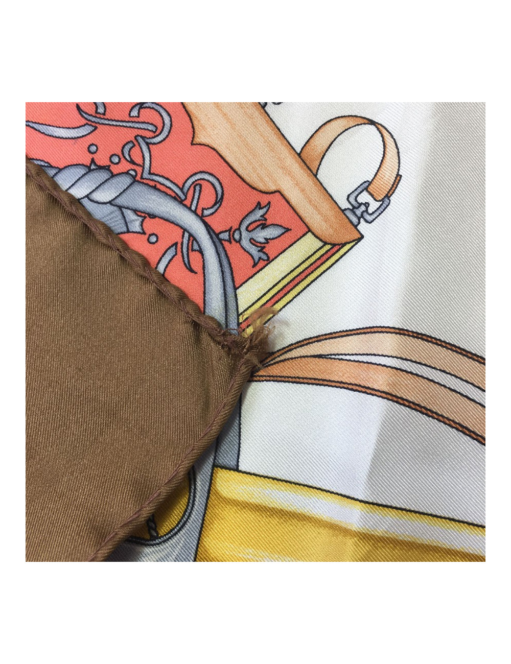 Carré CELINE en soie marron et blanche