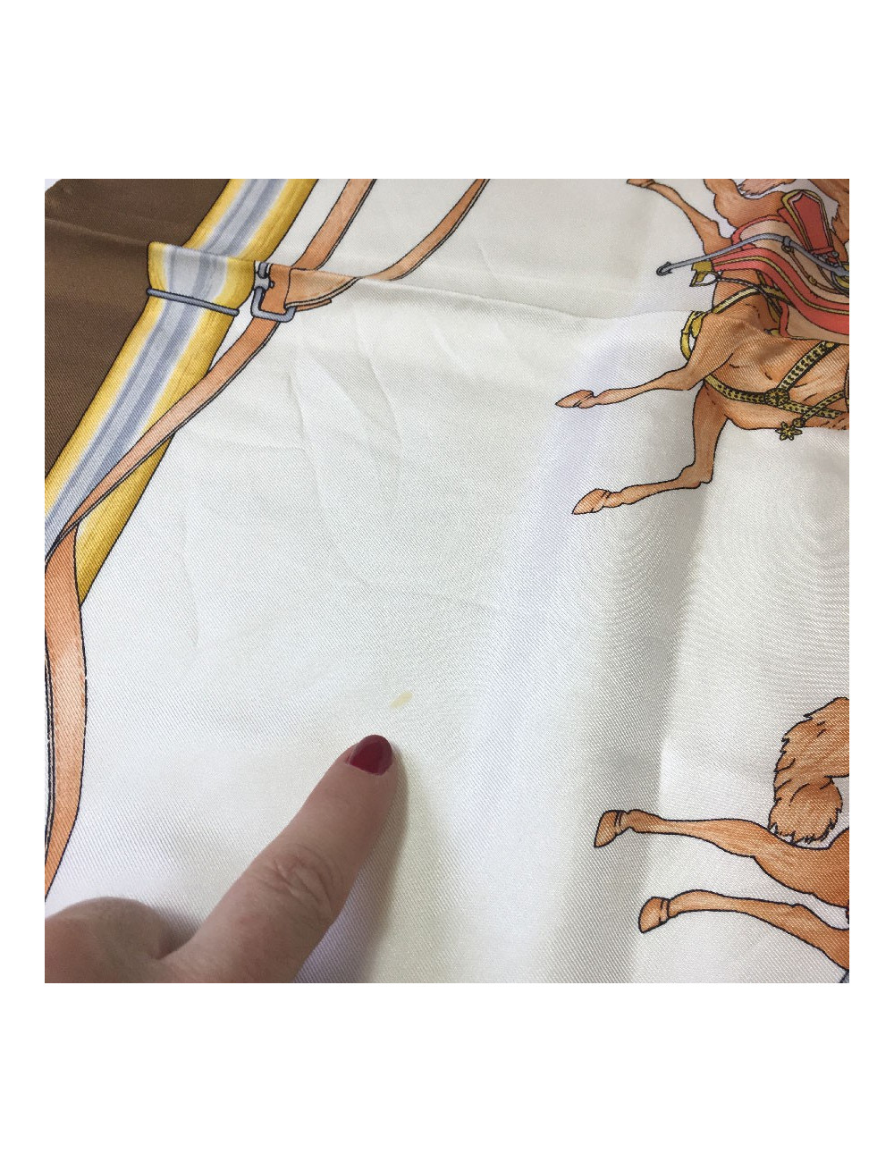 Carré CELINE en soie marron et blanche