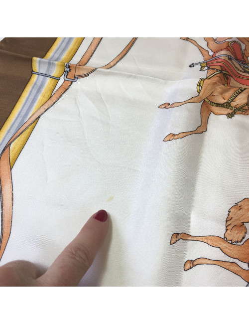 Carré CELINE en soie marron et blanche