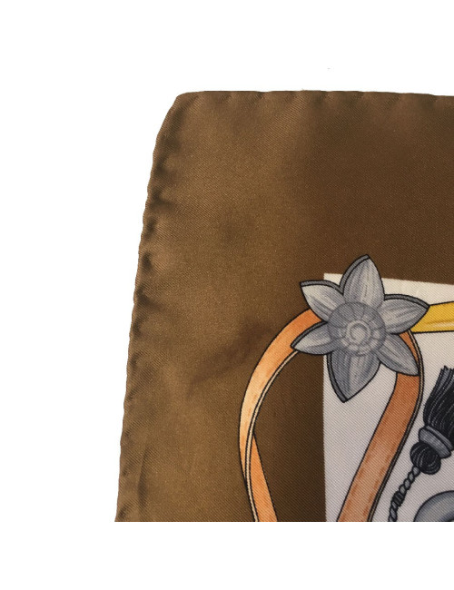 Carré CELINE en soie marron et blanche