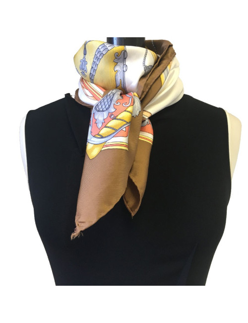Carré CELINE en soie marron et blanche