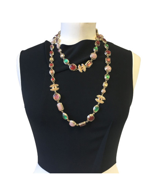 Sautoir CHANEL en métal doré et cabochons en résine multicolore