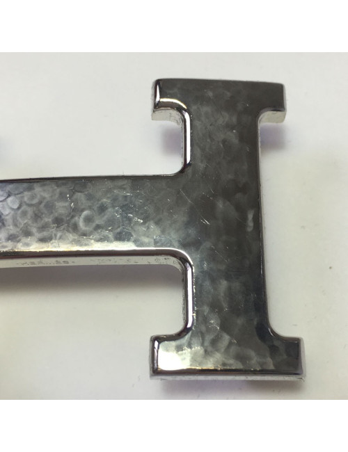 Boucle H HERMÈS métal palladié martelé