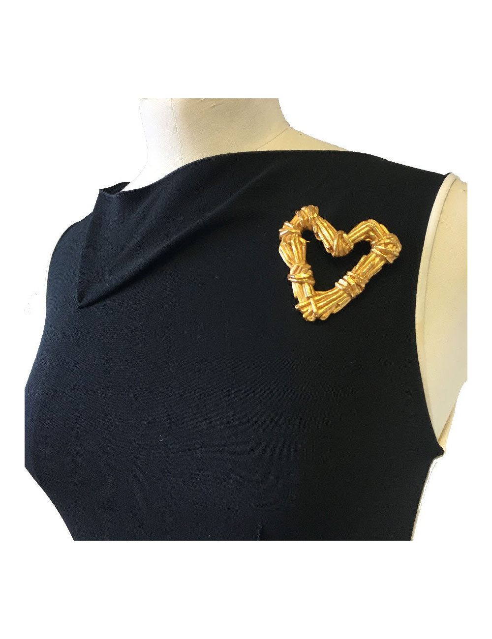 Broche CHRISTIAN LACROIX coeur en métal doré