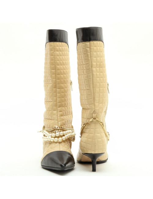 Mi-bottes CHANEL beige et bijoux perles