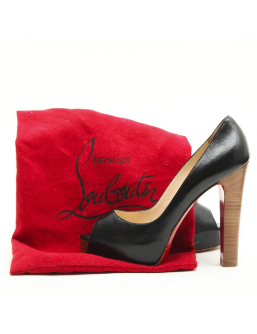 CHRISTIAN LOUBOUTIN T 38 high heels sandals in black lambskin