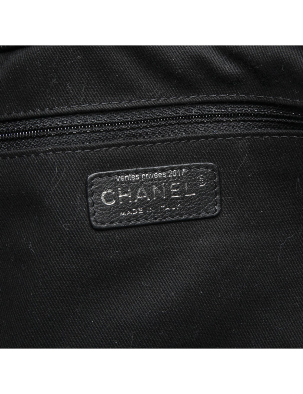 Sac cabas CHANEL en cuir grainé noir