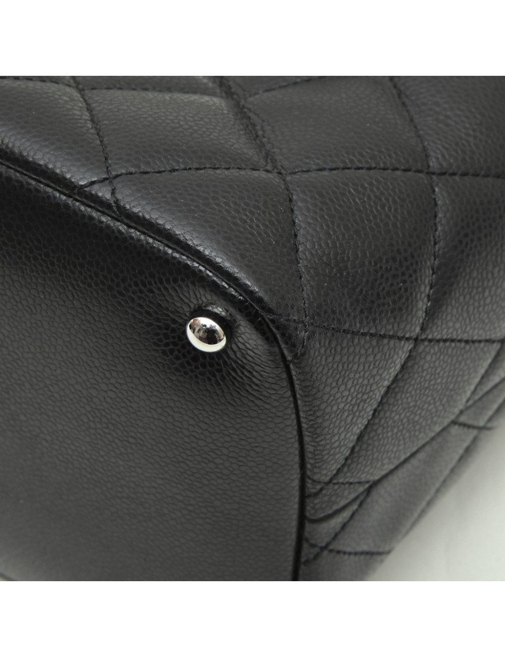 Sac cabas CHANEL en cuir grainé noir