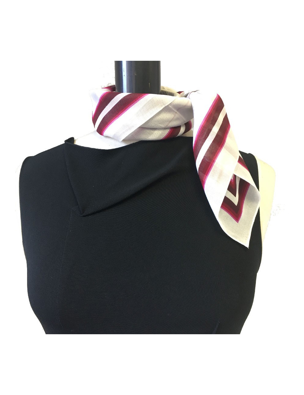 Carré CHANEL blanc et violet