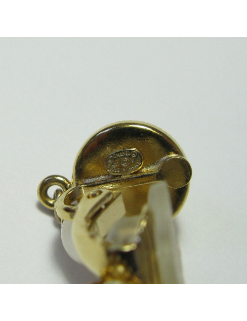 Imposants clips d'oreilles CHANEL perle nacrée