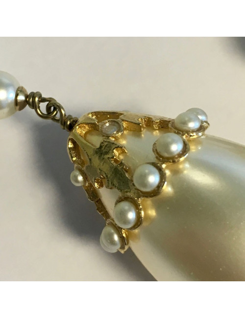 Imposants clips d'oreilles CHANEL perle nacrée