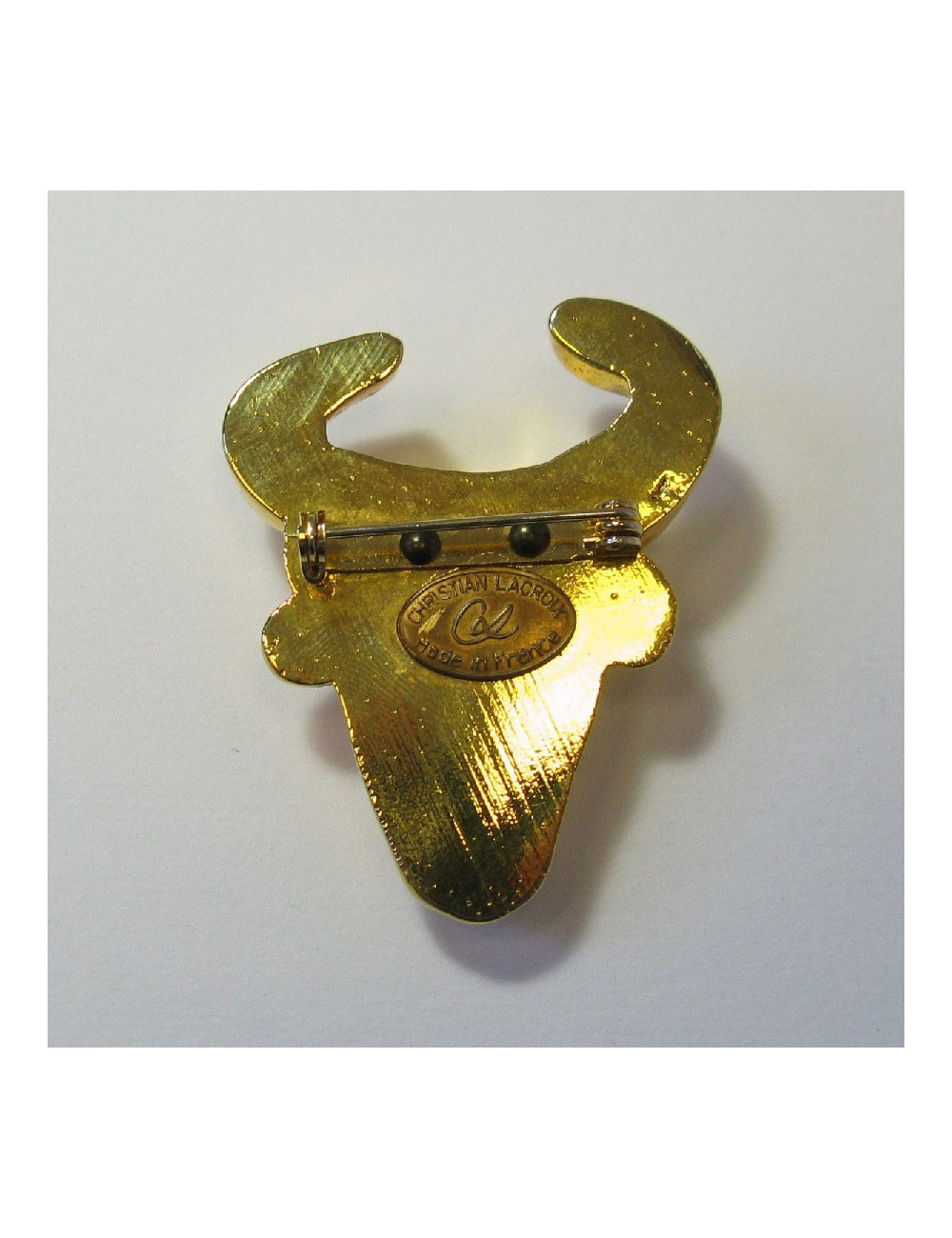 Broche CHRISTIAN LACROIX "Taureau" vintage en résine dorée