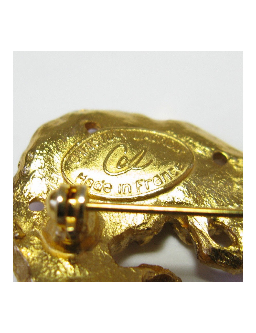 CHRISTIAN LACROIX heart brooch in gilt metal and rhinestones