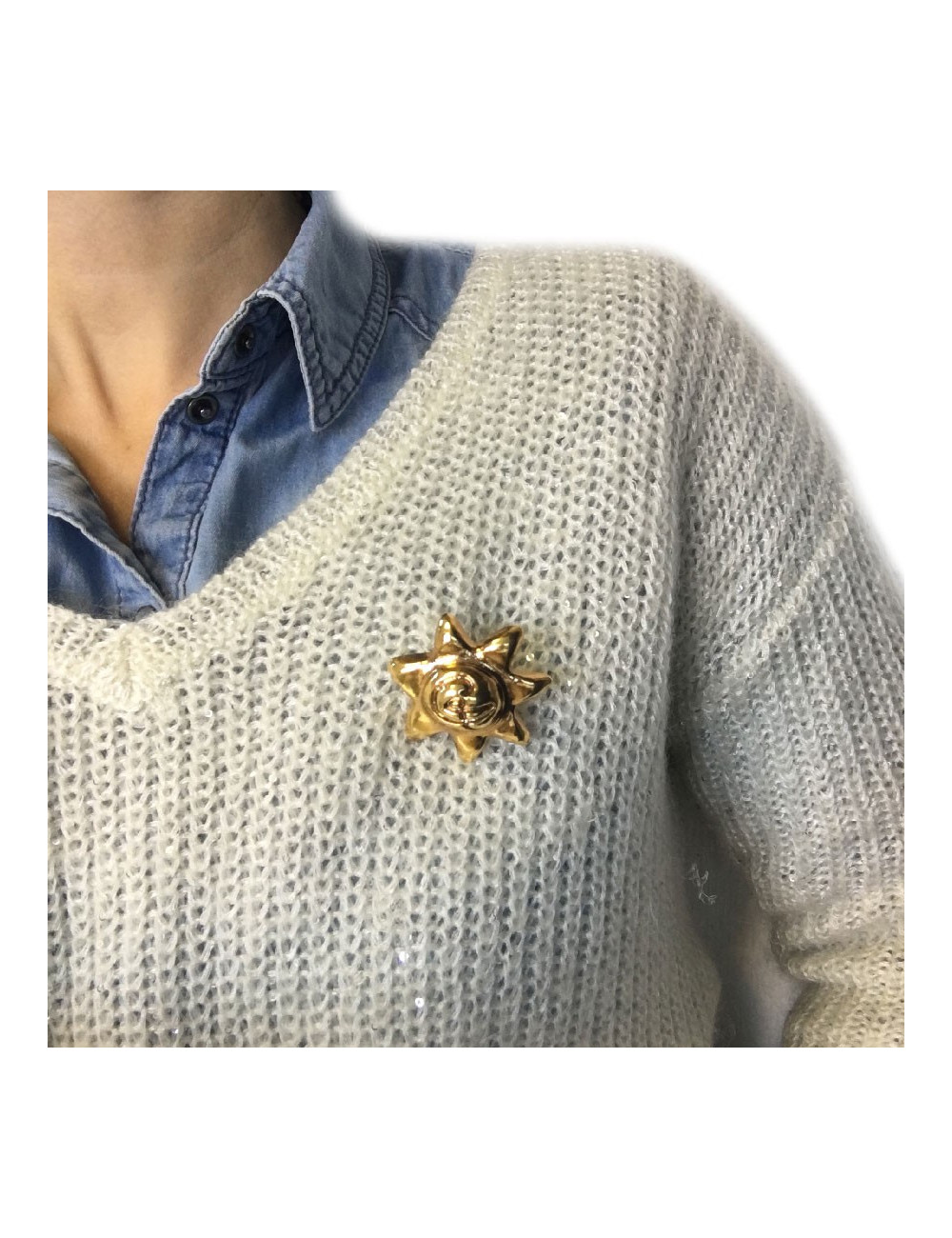 Broche CHRISTIAN LACROIX soleil en résine dorée vintage