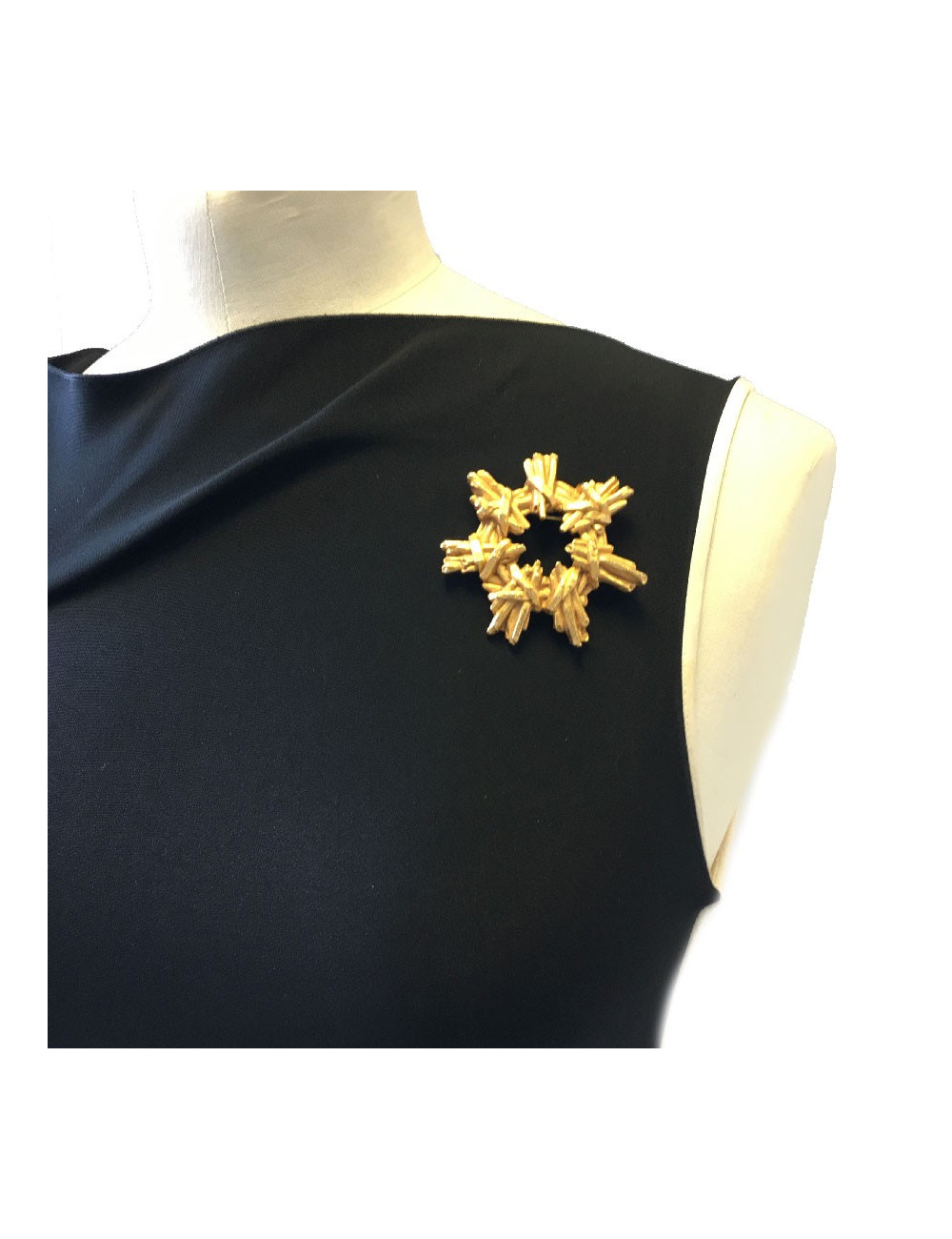 Broche CHRISTIAN LACROIX vintage en métal doré