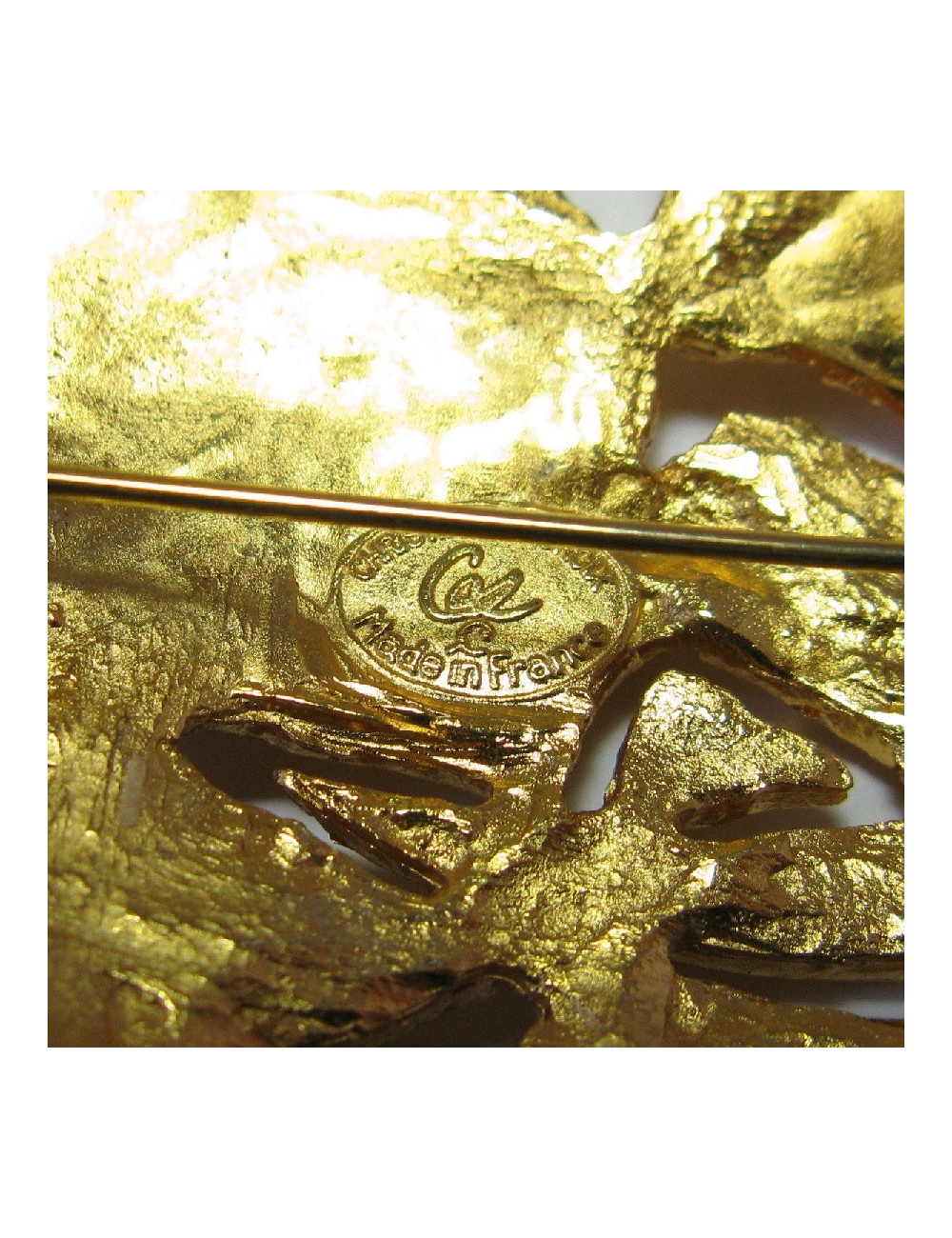 Broche CHRISTIAN LACROIX en métal doré