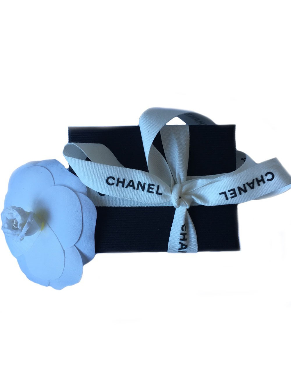 Collier CHANEL pendentif perle nacrée CC et pâte de verre