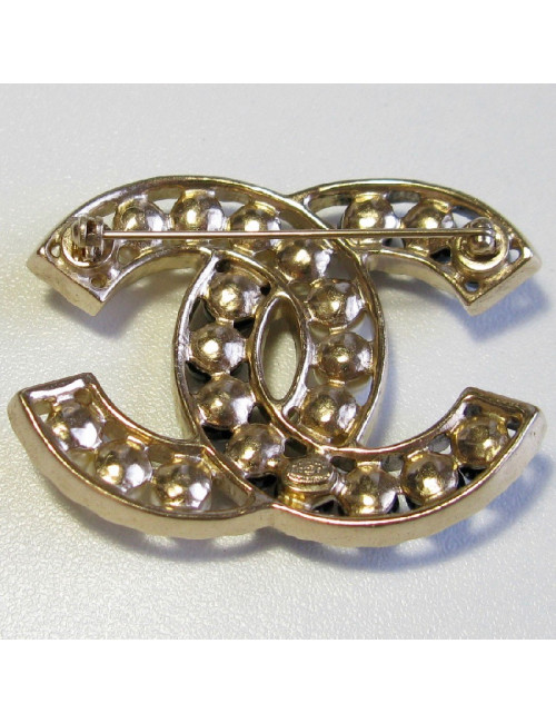 Broche CHANEL CC en métal doré et perles nacrées et noires