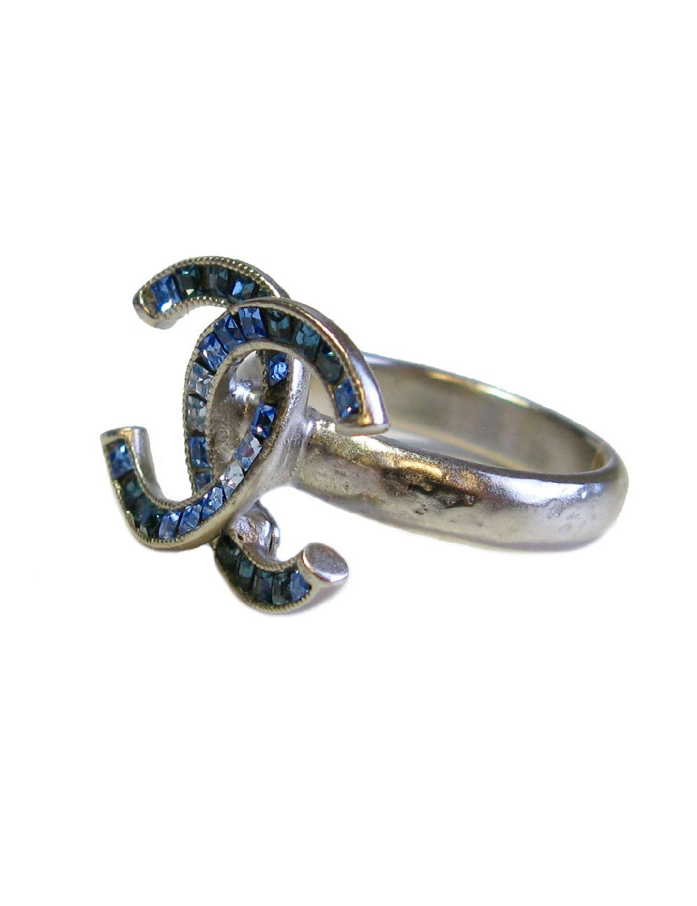 Bague CHANEL CC T53 en métal argenté et strass carré bleu