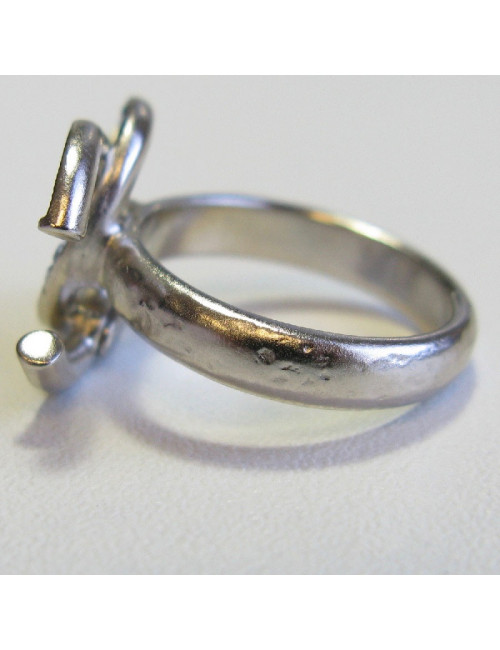 Bague CHANEL CC T53 en métal argenté et strass carré bleu