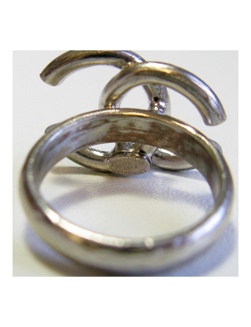 CHANEL CC ring in silver metal set with colored  rhinestones