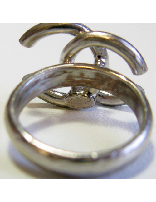 Bague CHANEL CC T50 en métal argenté et strass bleu et vert