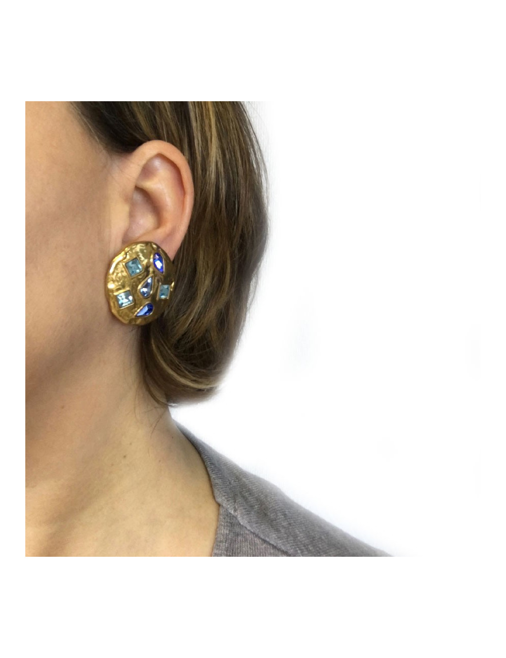 YSL SAINT LAURENT round clip-on earrings in gilded metal and blue rhinestones