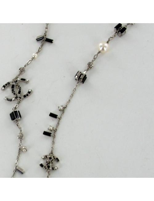 Sautoir CHANEL perles nacrées et cabochons noirs
