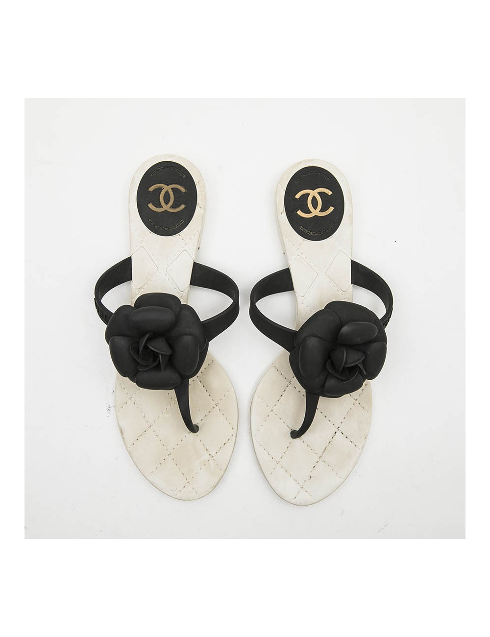 Tongs t 38 CHANEL avec camélias