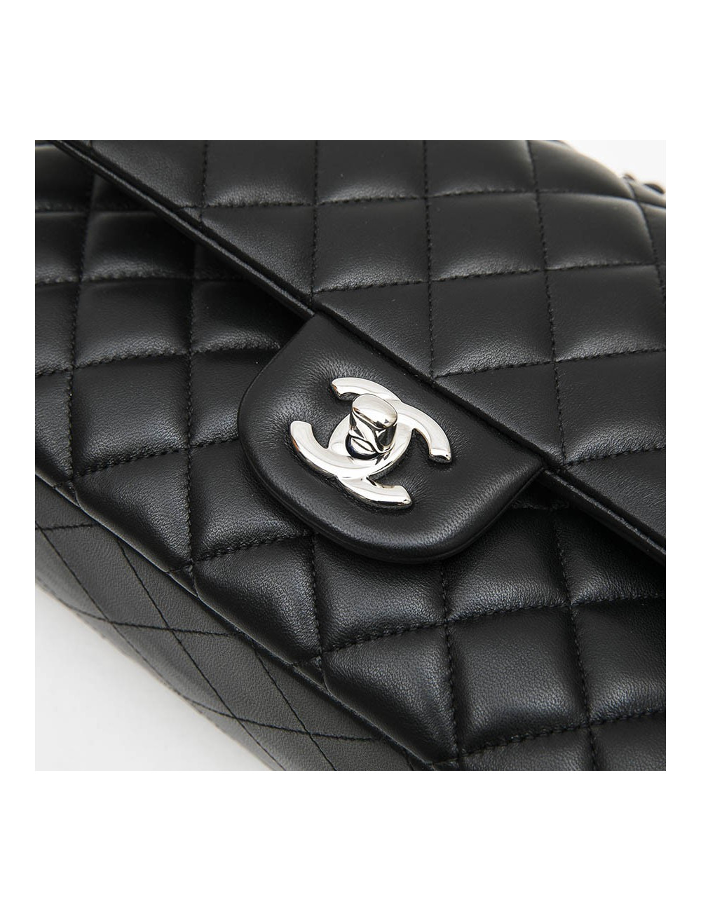 Sac CHANEL Timeless en cuir d'agneau matelassé noir