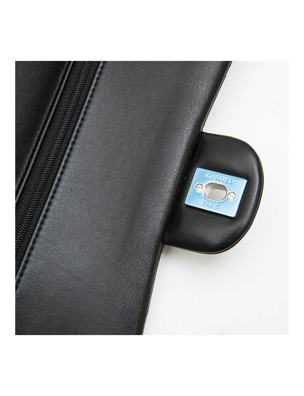 Sac CHANEL Timeless en cuir d'agneau matelassé noir
