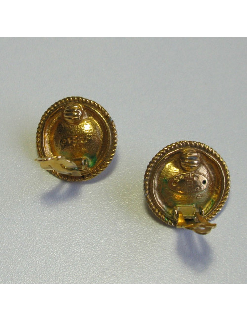 Boucles d'oreille clips CHANEL Couture en métal doré et perle nacrée