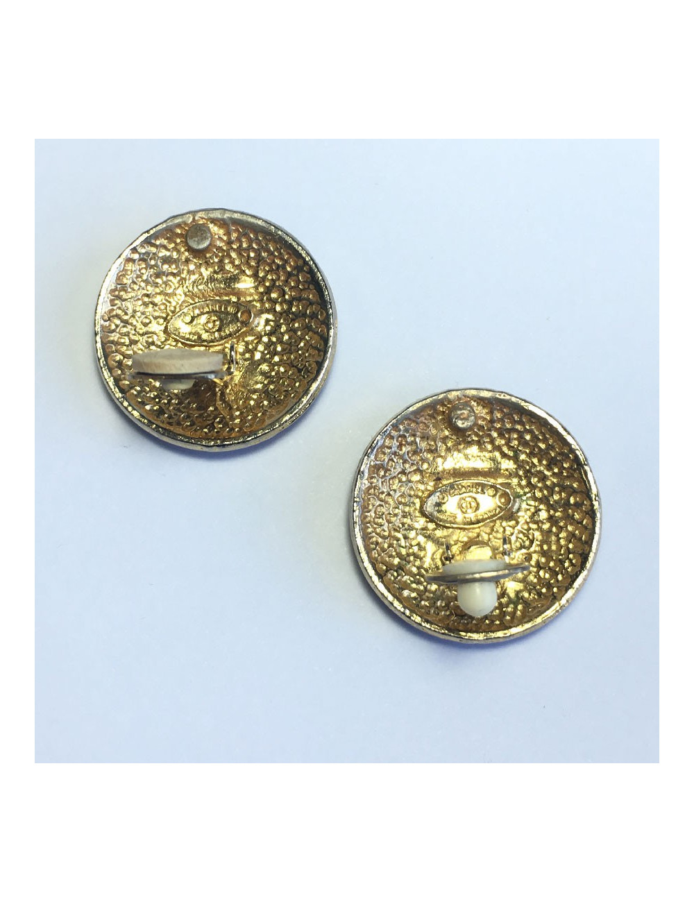 Boucles d'oreilles clips CHANEL vintage en métal doré