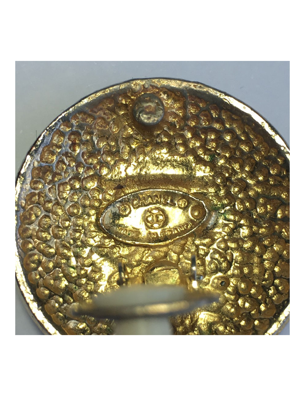 Boucles d'oreilles clips CHANEL vintage en métal doré