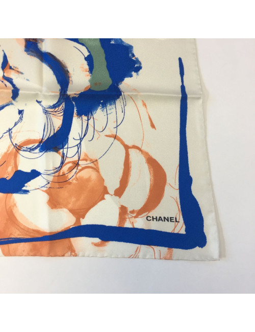 Carré CHANEL camélia en soie multicolore