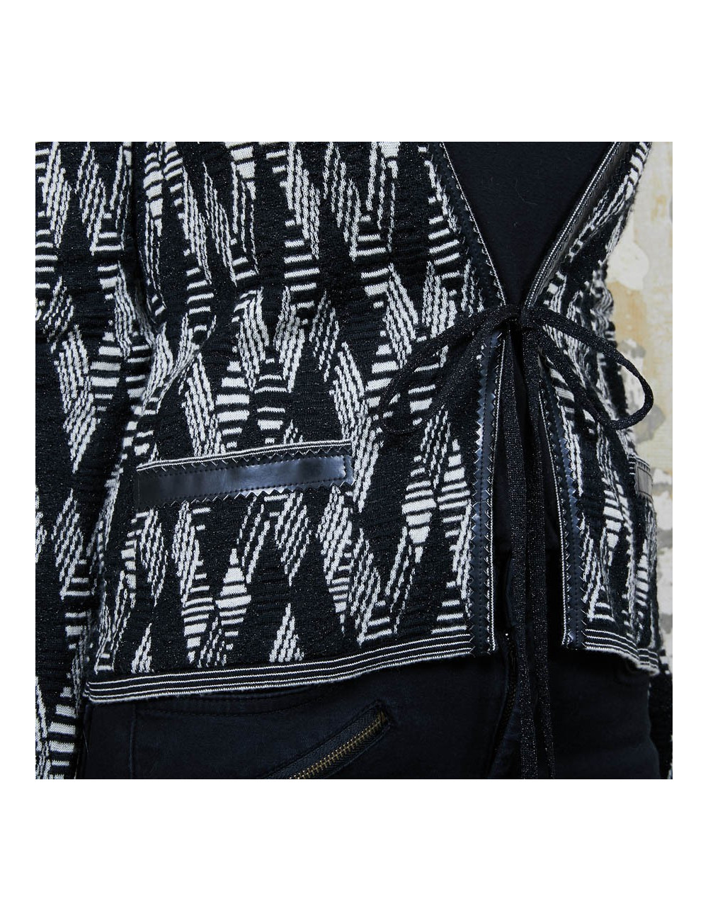 CHANEL cardigan in black and white cashmere size 36FR