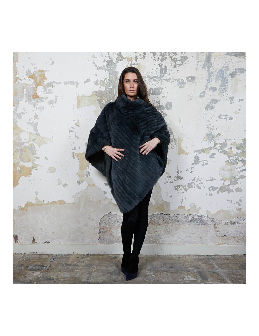 Poncho ARMANI COLLEZIONI en orilag gris