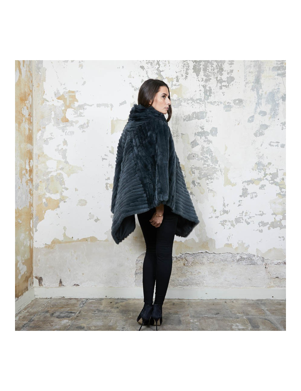 Poncho ARMANI COLLEZIONI en orilag gris