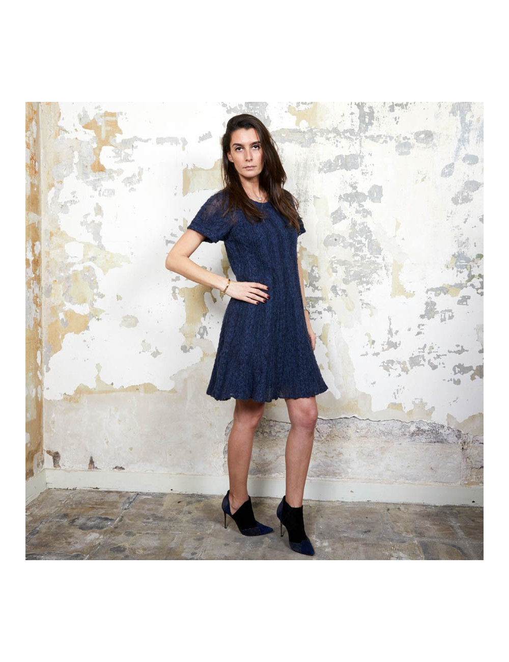 veste courteT 36 CHANEL en velours de soie noir