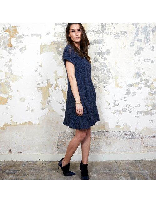 veste courteT 36 CHANEL en velours de soie noir