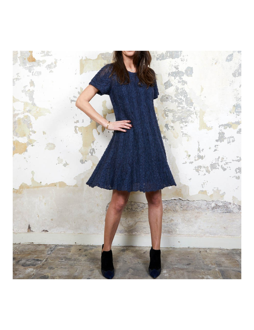 veste courteT 36 CHANEL en velours de soie noir