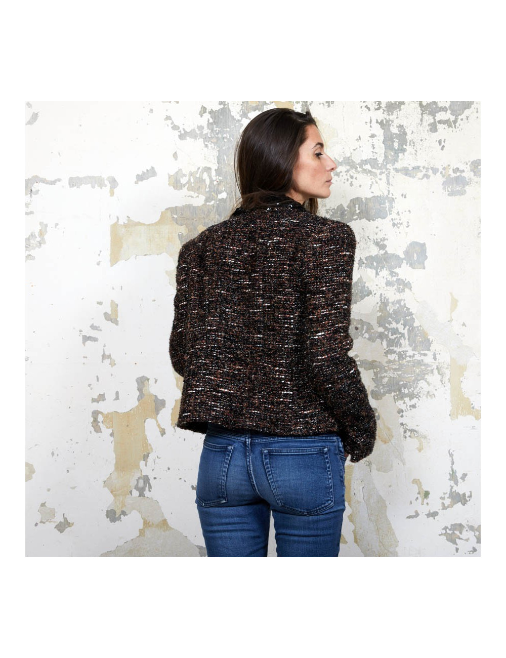 CHANEL T40 jacket in brown tweed and black shiny threads