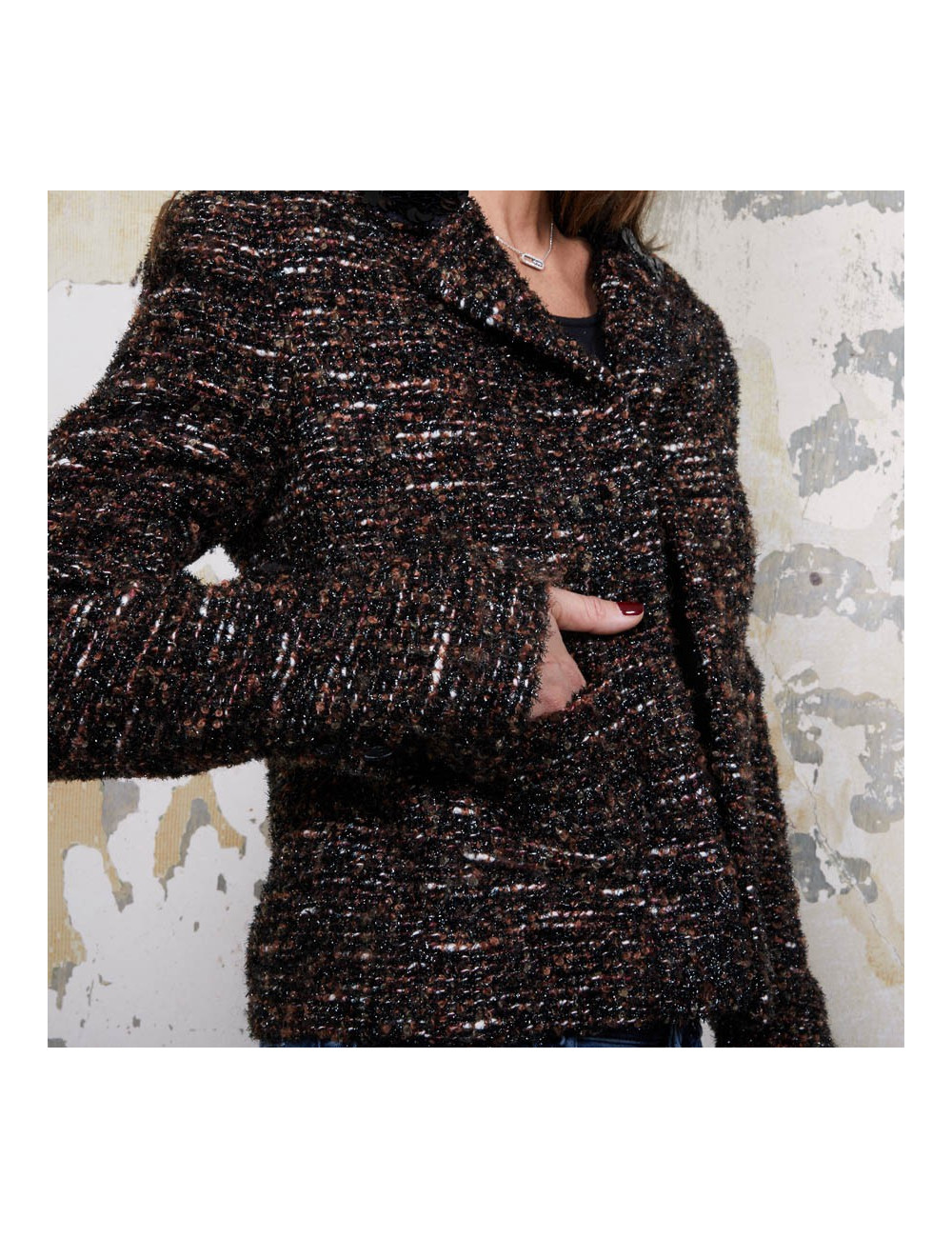 CHANEL T40 jacket in brown tweed and black shiny threads
