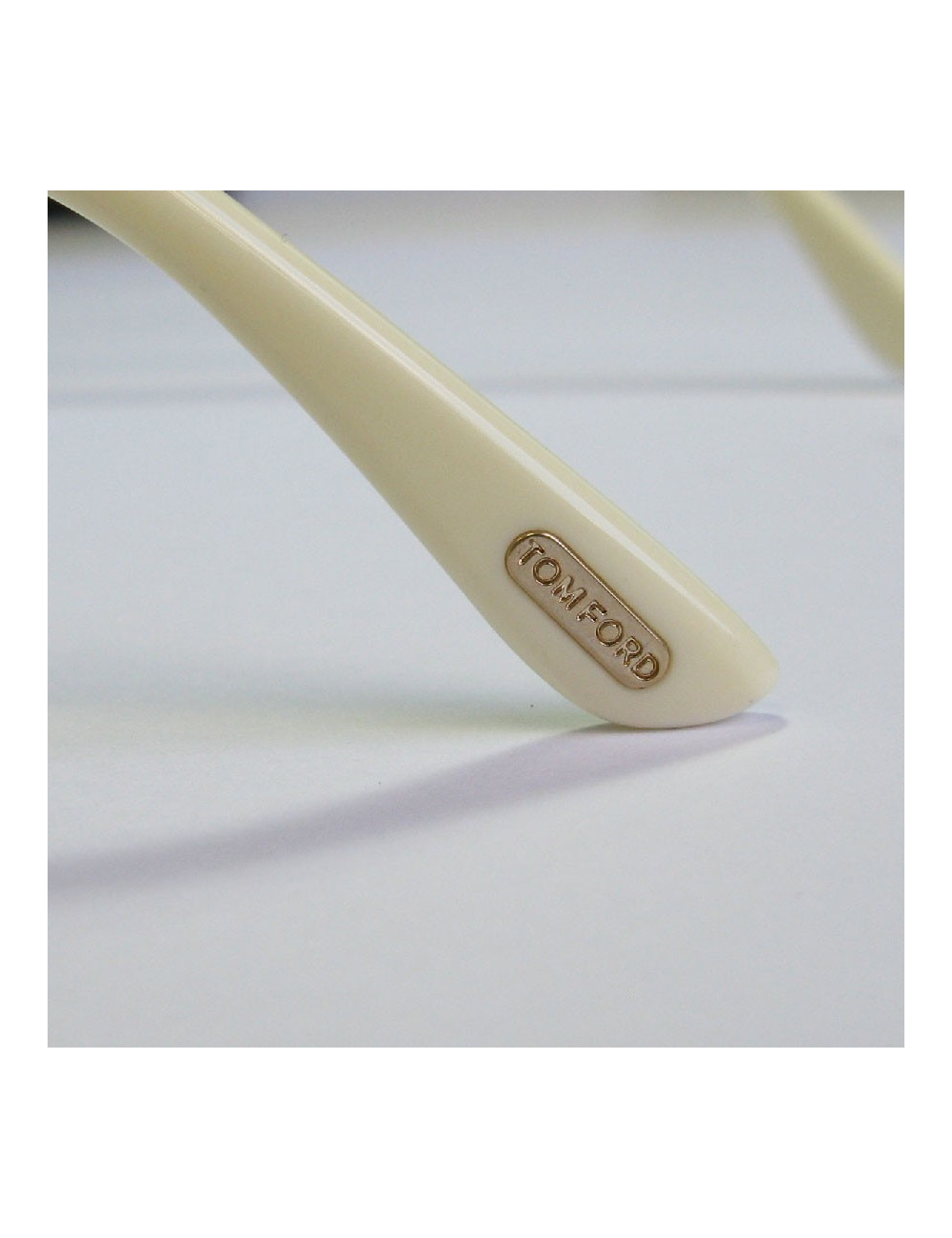 xxx Lunettes de soleil TOM FORD modèle Anastasia en plastique ivoire