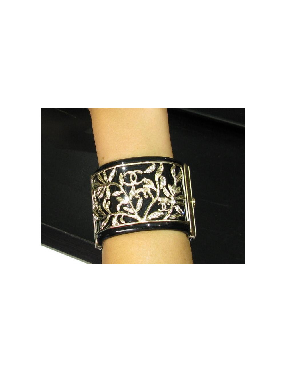 Manchette CHANEL noire "branchages strasés"