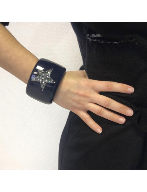 CHANEL cuff bracelet in blue lacquered resin and inclusion of rhinestones